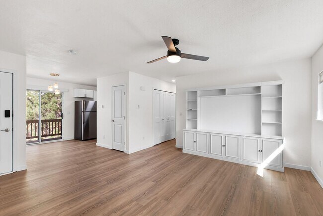 Building Photo - Students Welcome! Updated 2 Bedroom 1 Bath near Foothills Mall