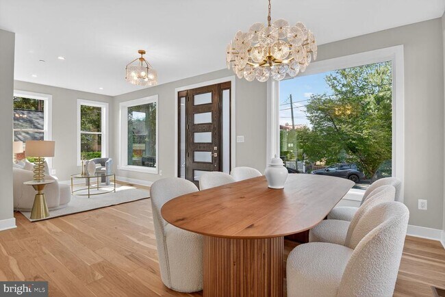 Foto del edificio - 5310 Cathedral Ave NW