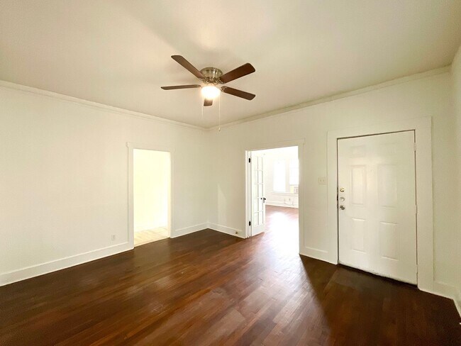 Building Photo - *MOVE IN SPECIAL* 1 Bedroom 1 Bath with Original Hardwood Flooring!