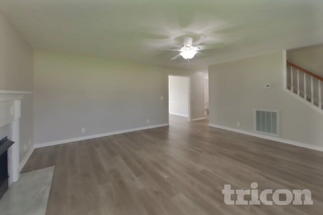 Building Photo - 5013 Claude Dr