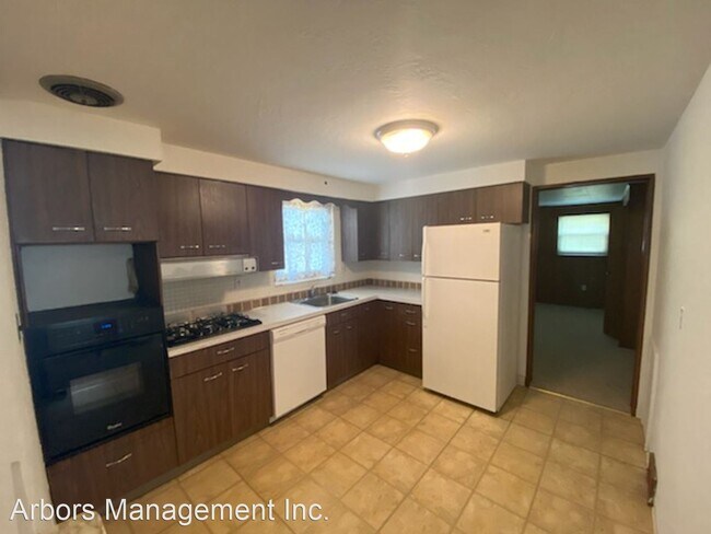Building Photo - 3 br, 1.5 bath House - 2730 BERTHA ST