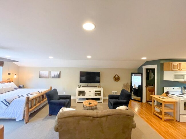 Building Photo - 228 Hodgson Pines Way