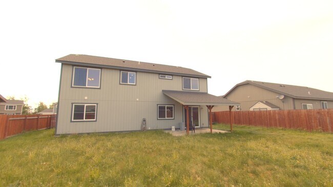 Foto del edificio - Large 5 Bedroom Home - North of CWU