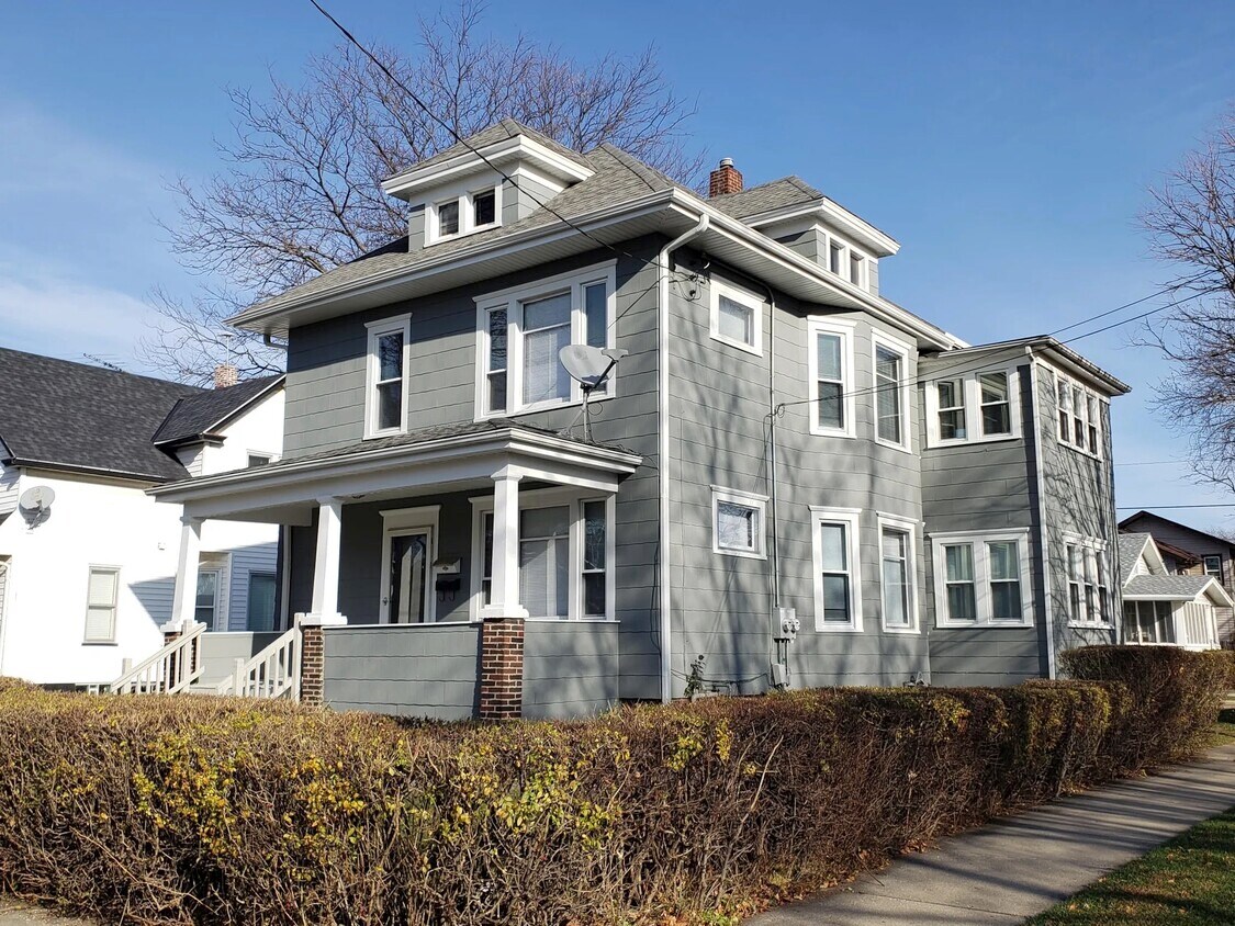 4721 21st Ave, Kenosha, WI 53140 House Rental in Kenosha, WI