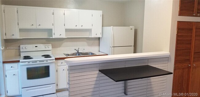 Foto del edificio - 1427 NE 22nd St