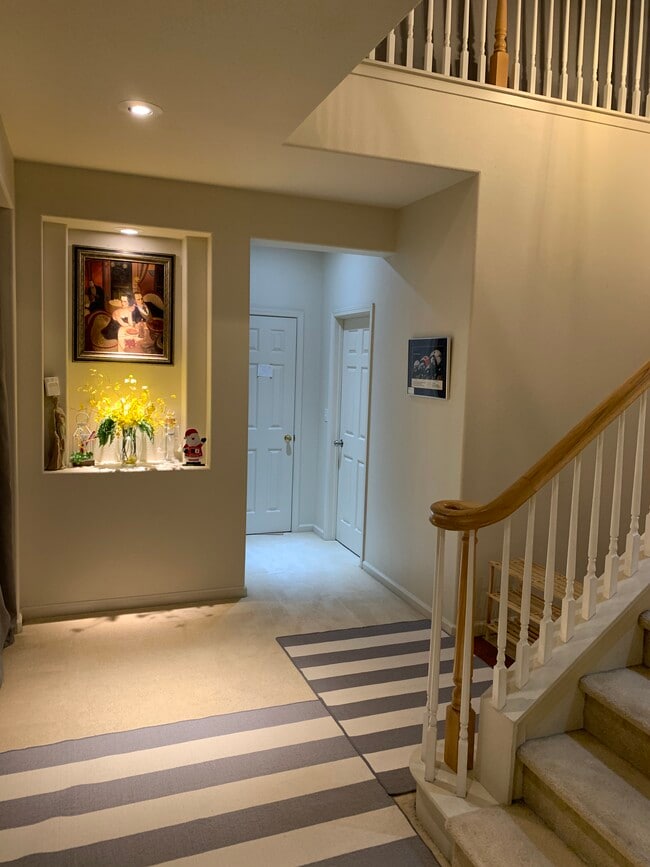 Lobby - 1495 Breezeway Ct