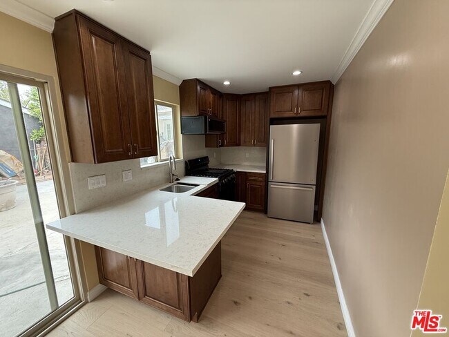Foto del edificio - 5103 Longridge Ave
