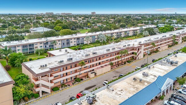 Foto del edificio - 4500 N Federal Hwy