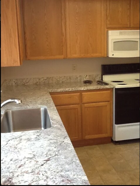 Building Photo - 2220 Meadowgate Way