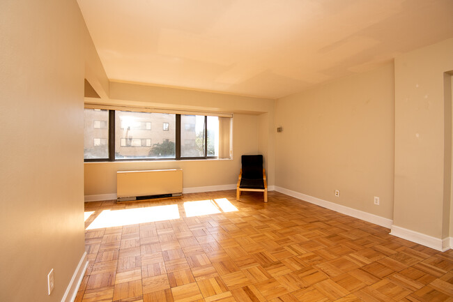 Foto del edificio - 3701 Connecticut Ave NW
