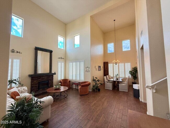 Foto del edificio - 2245 W Clearview Trail