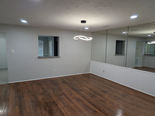 Foto del edificio - 3258 Continental Dr