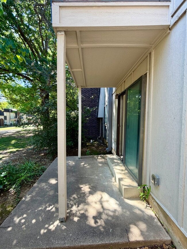 Building Photo - 6806 S Toledo Ave