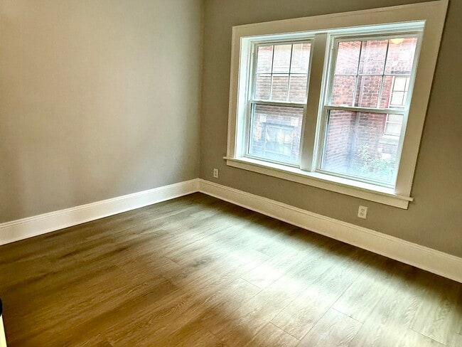 Building Photo - Clifton Manor