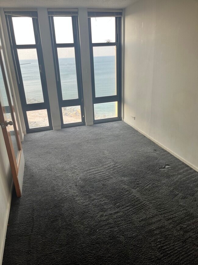 Foto del edificio - 6700 S South Shore Dr