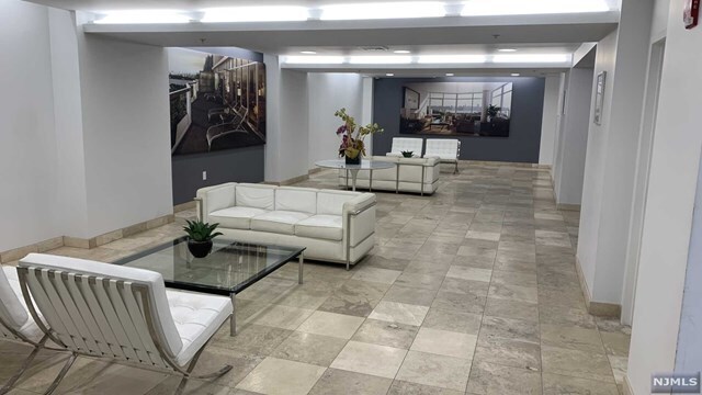 Foto del edificio - 100 Thompson Ln