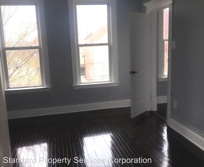 Building Photo - 2 br, 1 bath Apartment - 2252 S Whipple St.