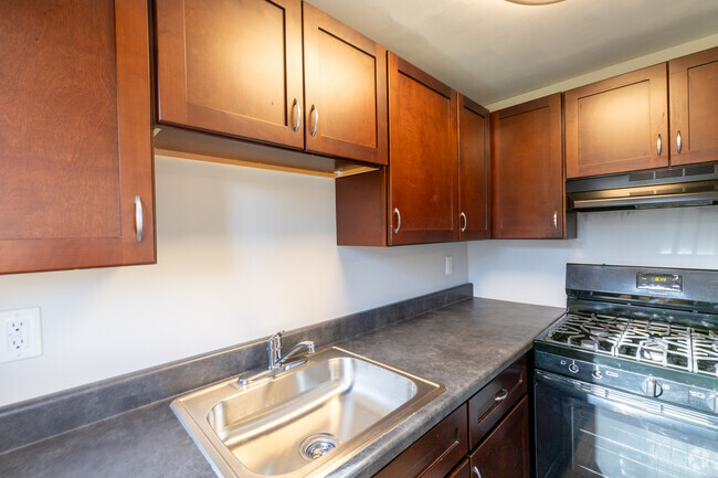 2BR, 1BA - 769SF - Cocina - Oakview Apartments