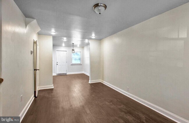 Building Photo - 3420 Hilldale Pl
