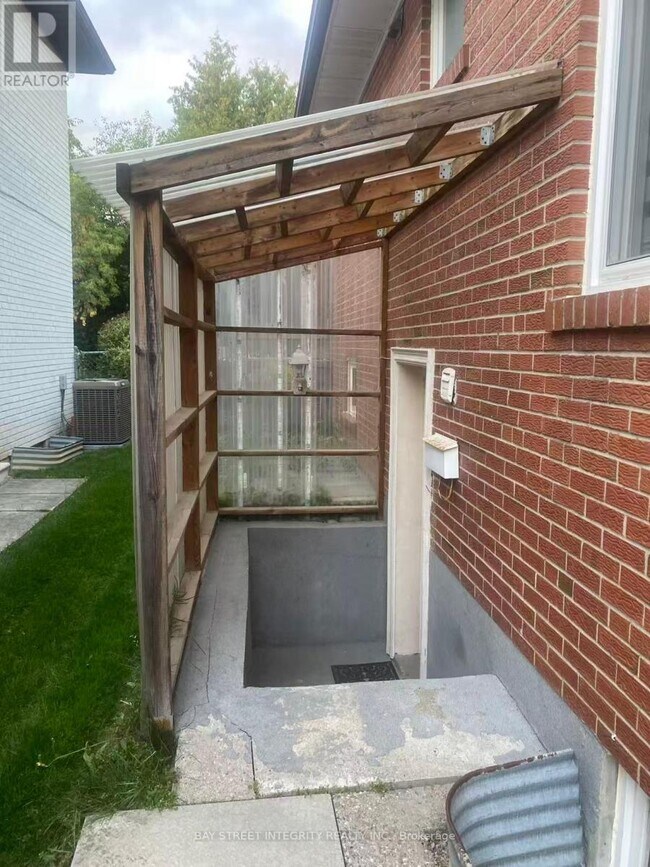 Building Photo - 34 Clovercrest Rd