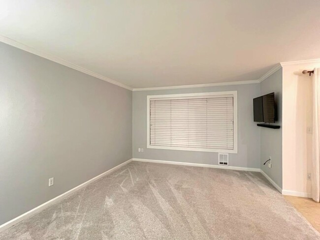 Building Photo - Cozy Gig Harbor Condo Available For Rent