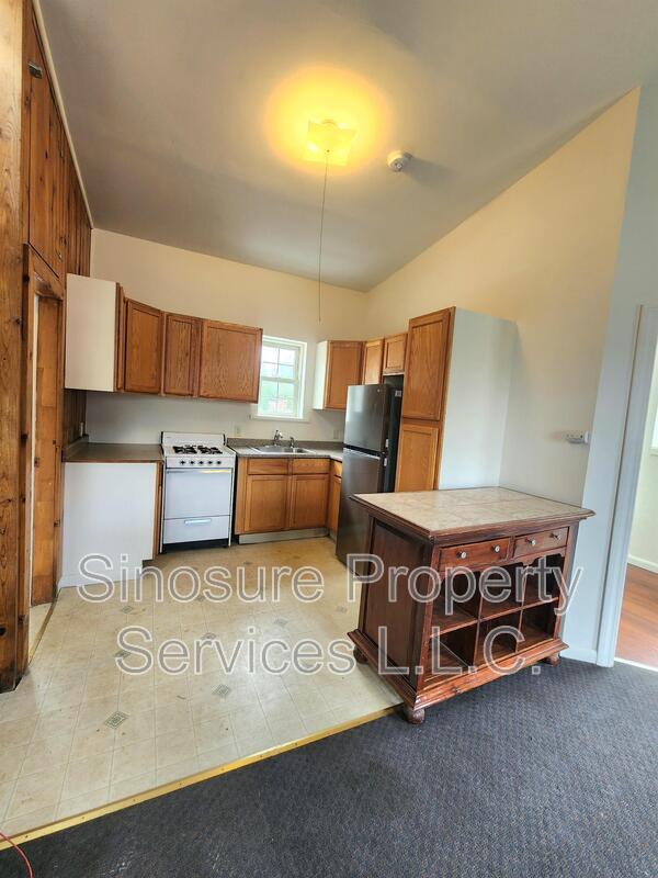 Primary Photo - 250 Lark St