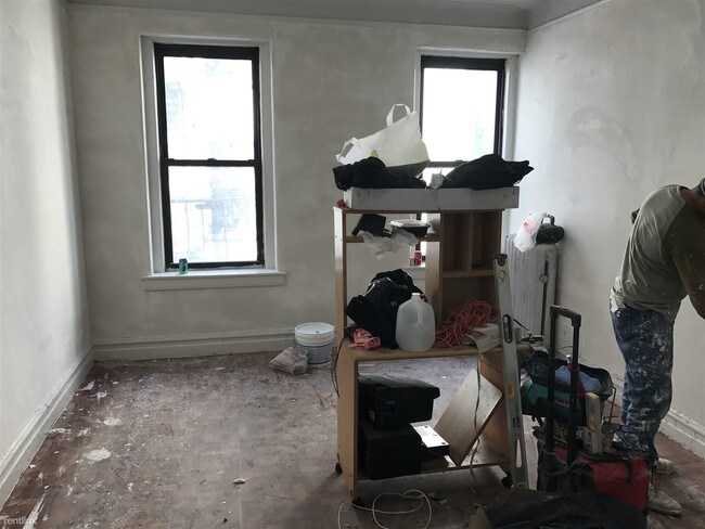 Foto del edificio - 2 br, 1 bath  - 219 E 196th St