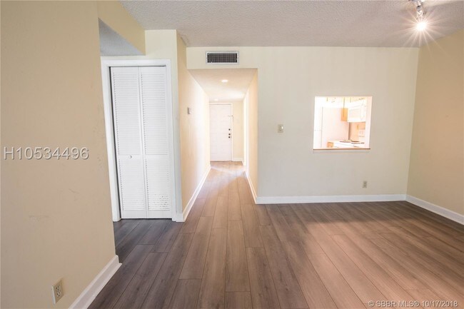 Foto del edificio - 185 Lakeview Dr
