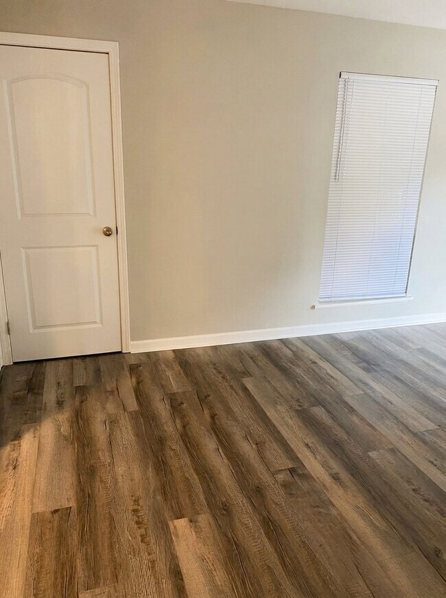 Building Photo - 1085 Merrimar Cir N