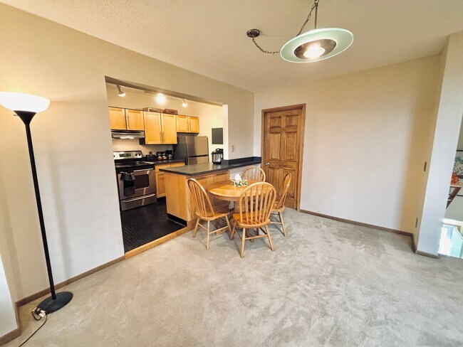 Foto del edificio - FURNISHED!! 2bed/1bath Condo Right Near Th...