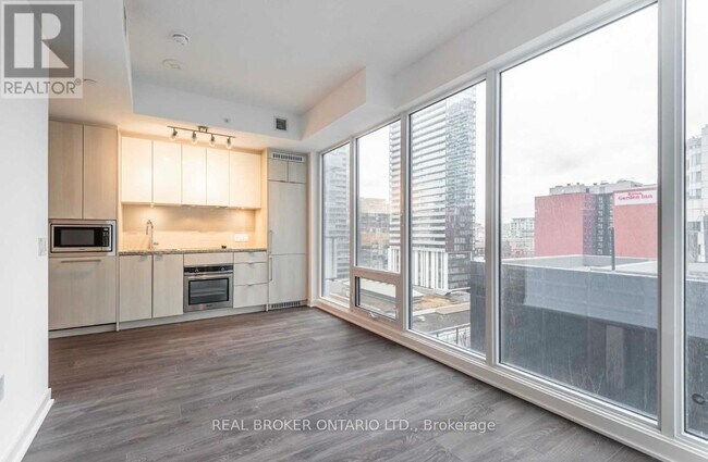 Building Photo - 115-3115 Blue Jays Way