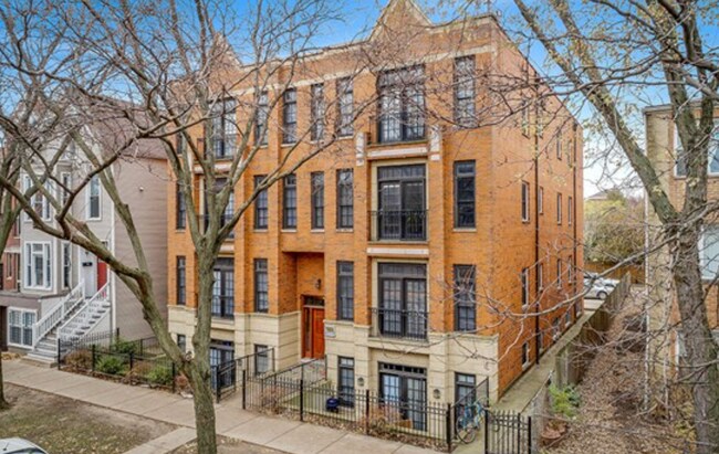 Building Photo - 3114 N Racine Ave