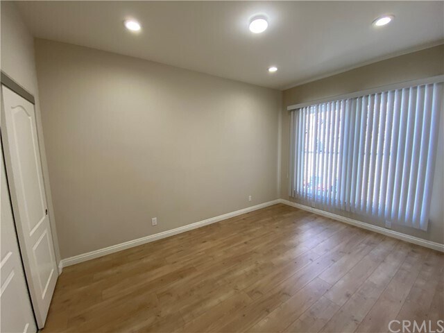 Foto del edificio - 221 N Raymond Ave