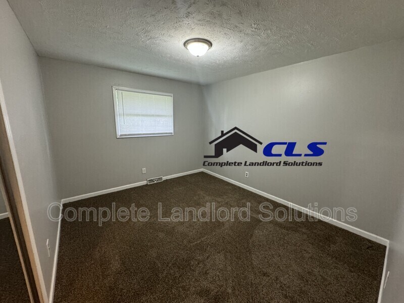 Primary Photo - 886 East Dawn Drive - 888