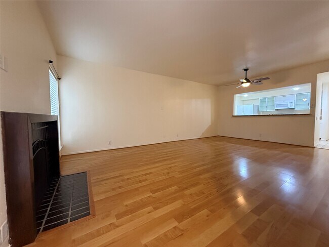 Foto del edificio - 1629 S Kirkwood Rd