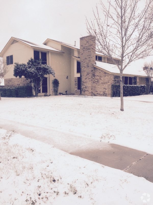 Building Photo - 1604 Elk Grove Dr