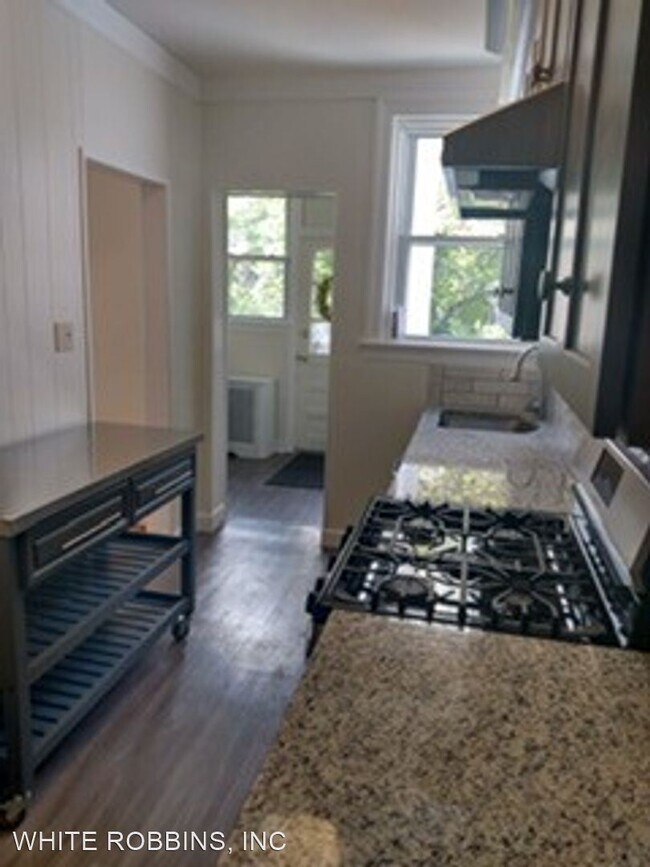 Building Photo - 3 br, 1.5 bath House - 1406 Cedar St.
