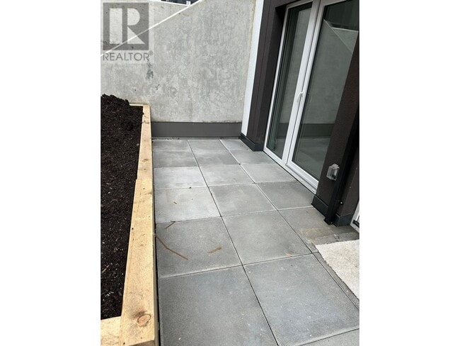 Photo du bâtiment - 2075-2075 E 1st Ave