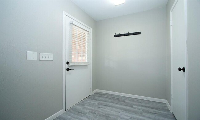 Building Photo - 175 Sandpebble Dr