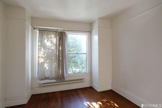 Building Photo - 225 9th St