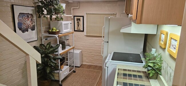 Despensa de la cocina del apartamento - 5737 13th St NW