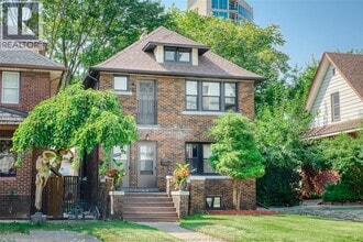 Building Photo - 135 Oak Ave