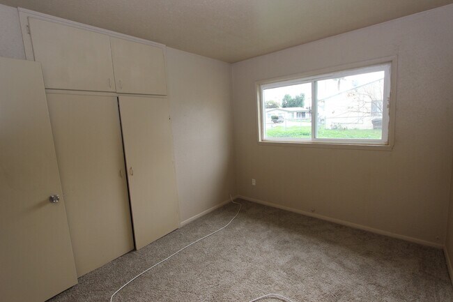 Building Photo - 3 Bedroom 1 Bathroom Home in San Diego