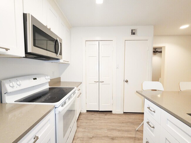 Foto del edificio - 3900 Woodchase Dr