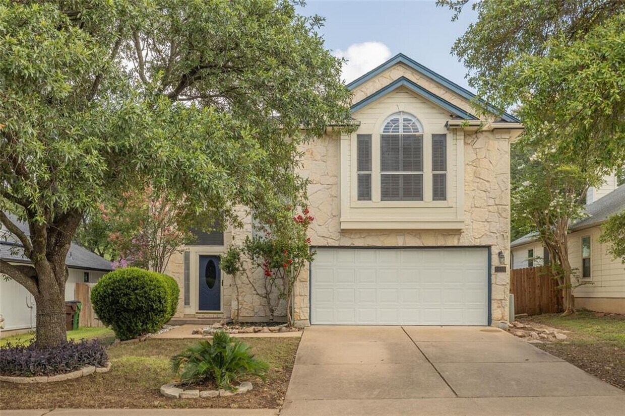 Foto principal - No Carpet! Tons of Space! Beautiful backya...