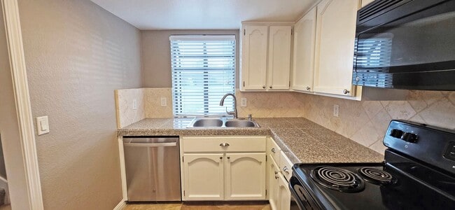 Building Photo - 210 Wales Dr
