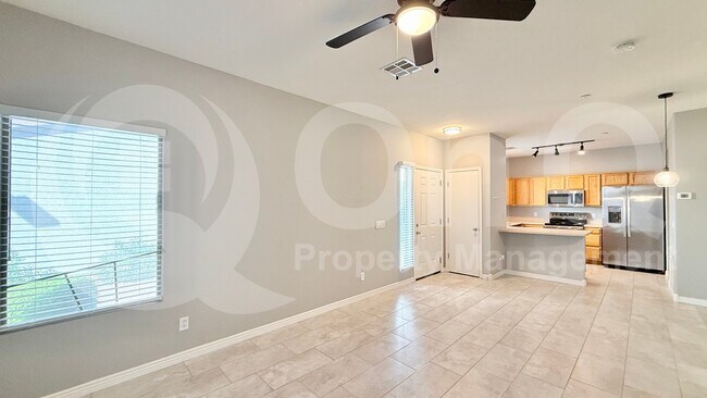 Building Photo - 805 S Sycamore