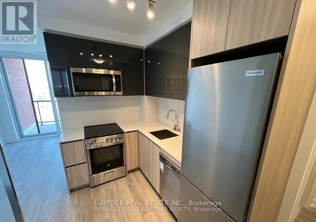 Building Photo - 3100 Keele St