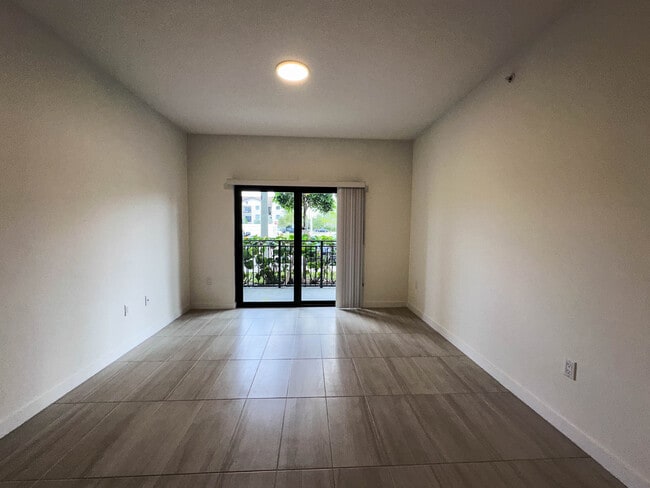 Foto del edificio - 20621 NW 7th Ct