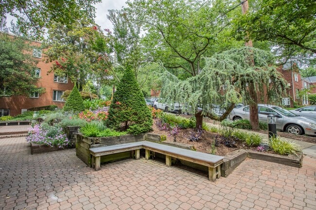 Building Photo - One Month Free Rent – Lovely 1 BR/1 BA Low...